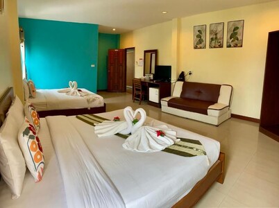 Lanta Just Come Hotel