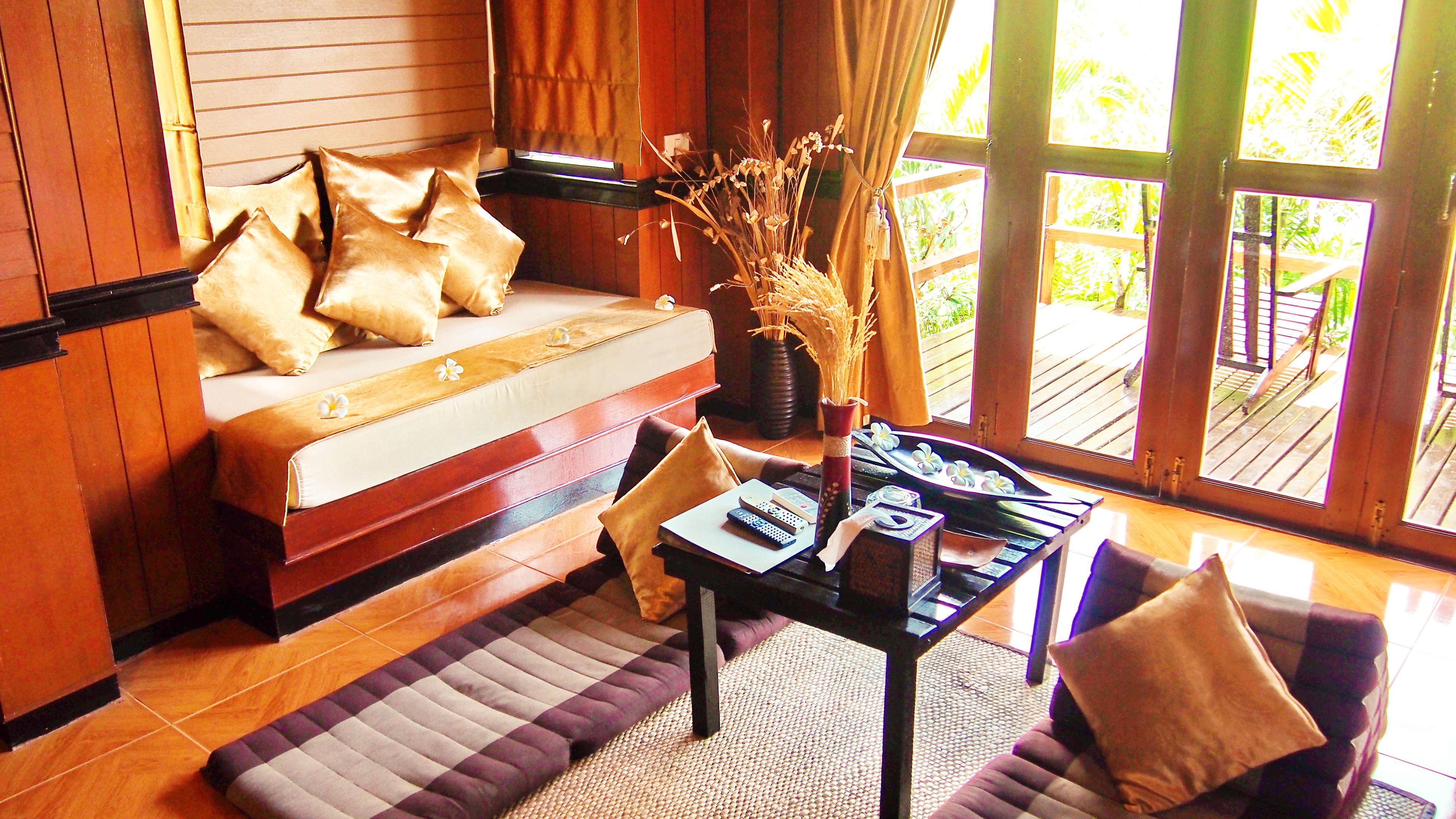 Vila luxo, vista para a piscina | Área de estar | TV, DVD player