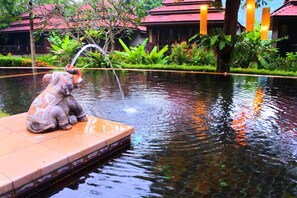 Outdoor pool, a natural pool - Baan Laanta Resort and Spa (Ko Lanta)