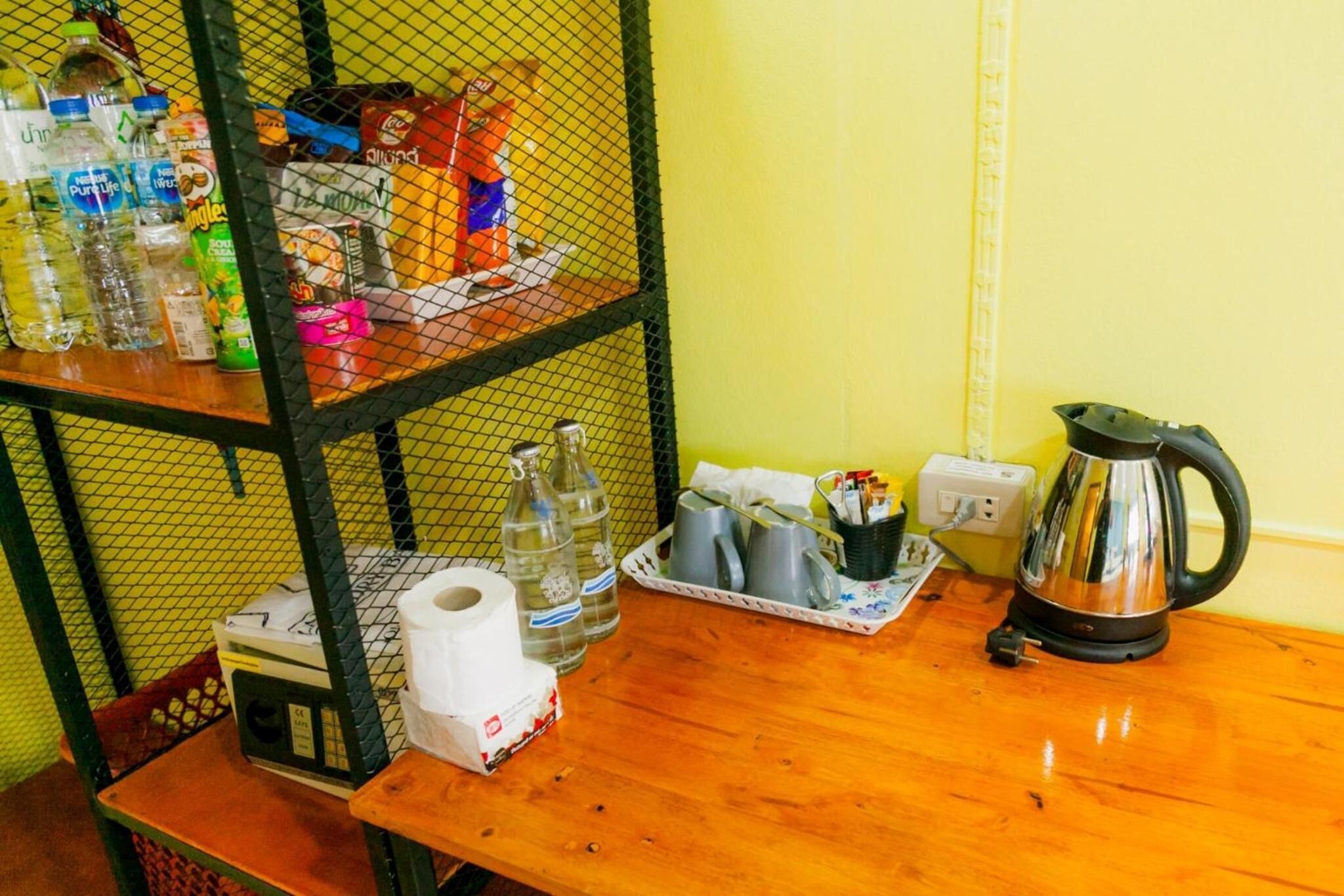 fridge, electric kettle