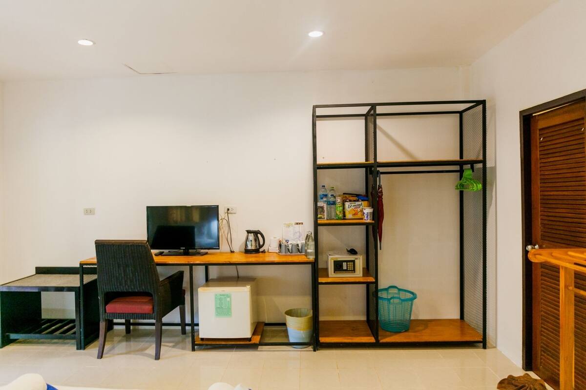 minibar, in-room safe, desk, blackout curtains