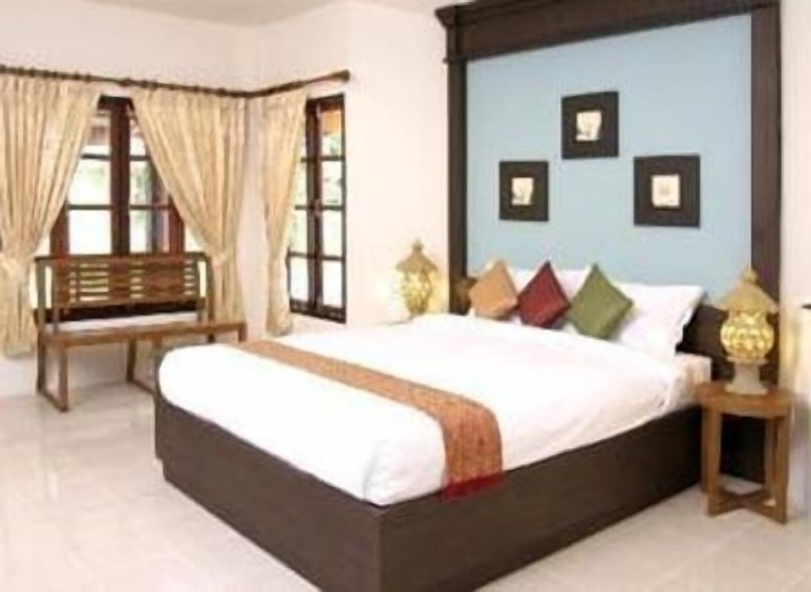 minibar, in-room safe, desk, blackout curtains