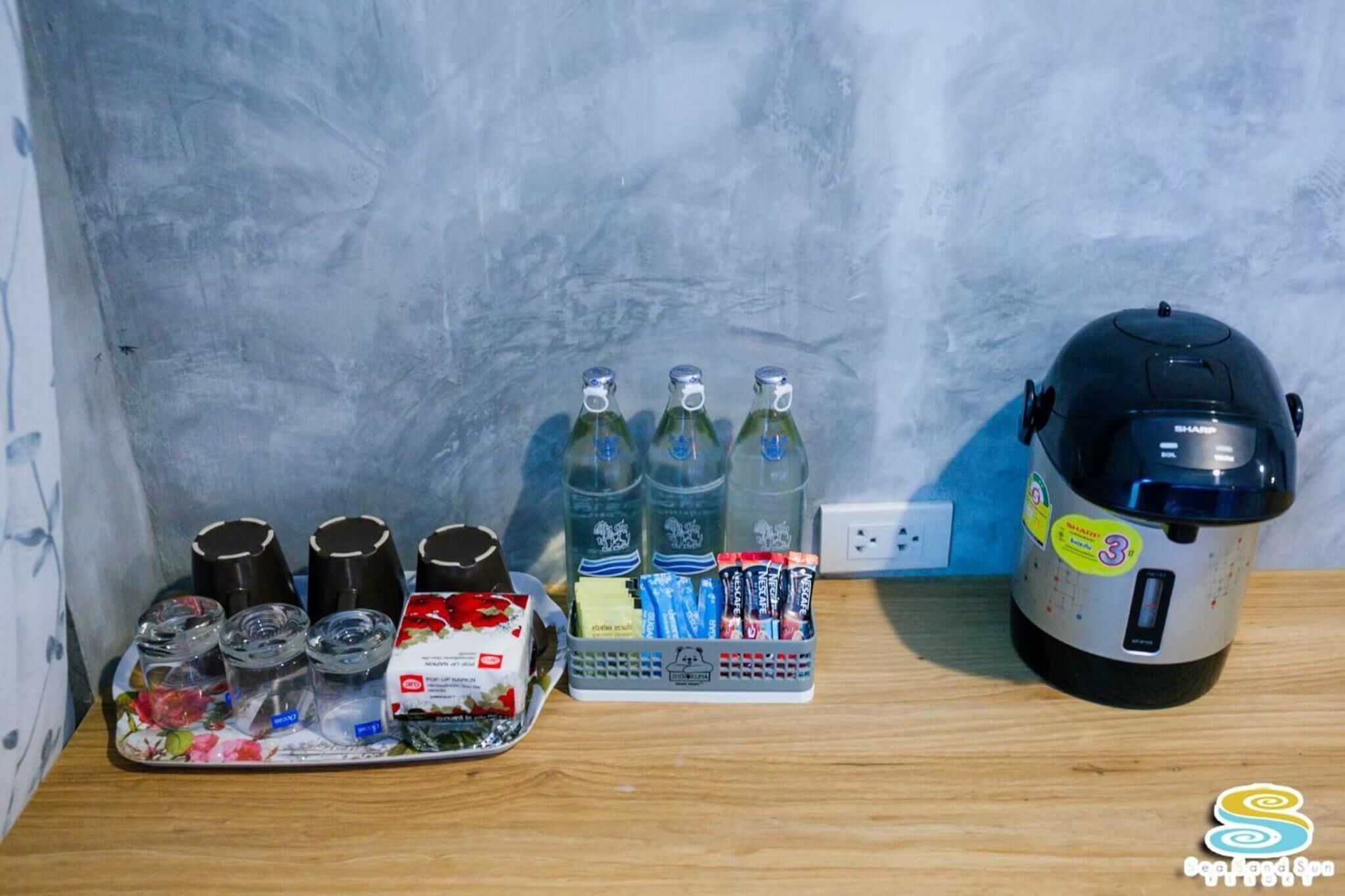 fridge, electric kettle