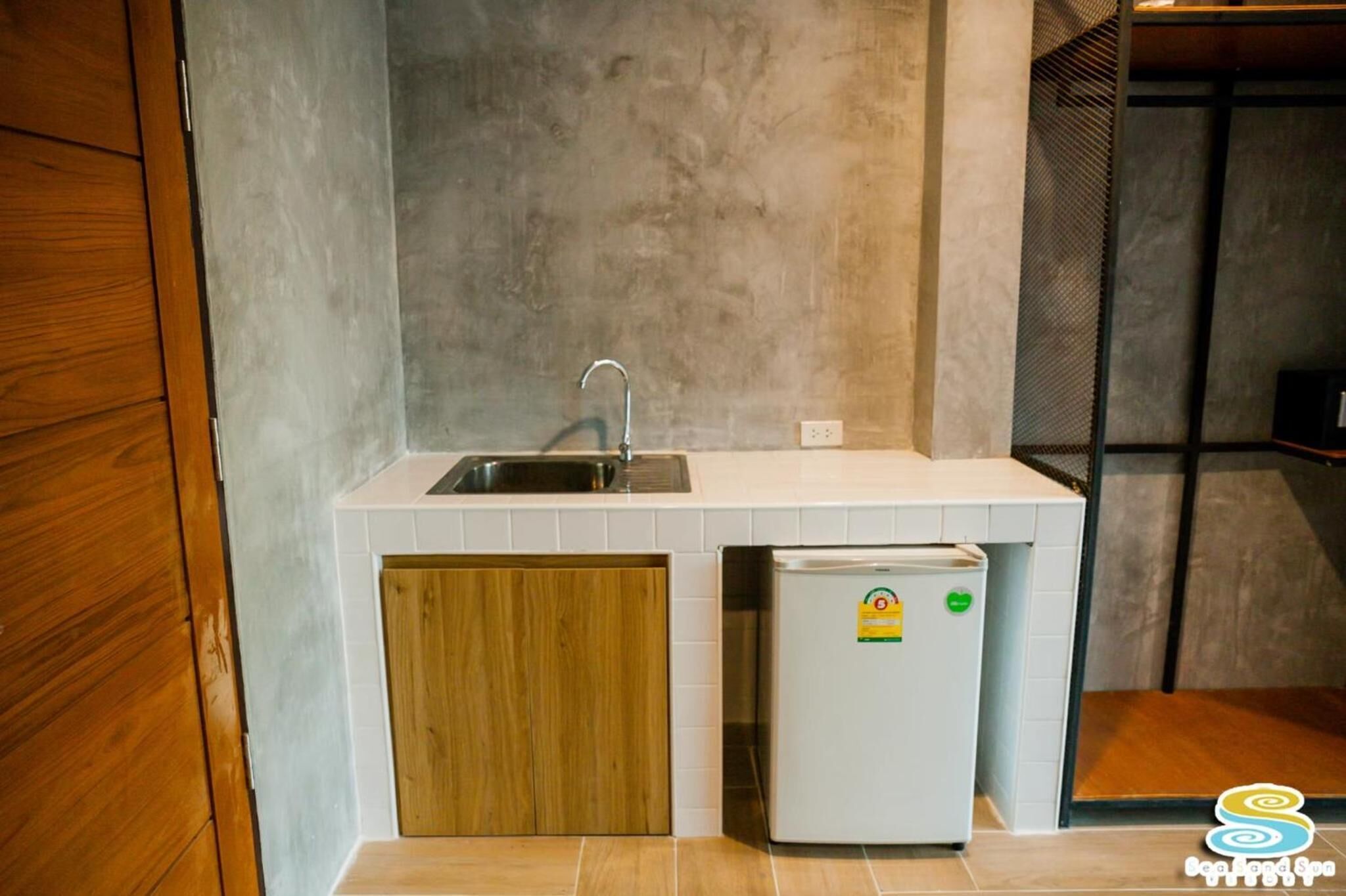 fridge, electric kettle