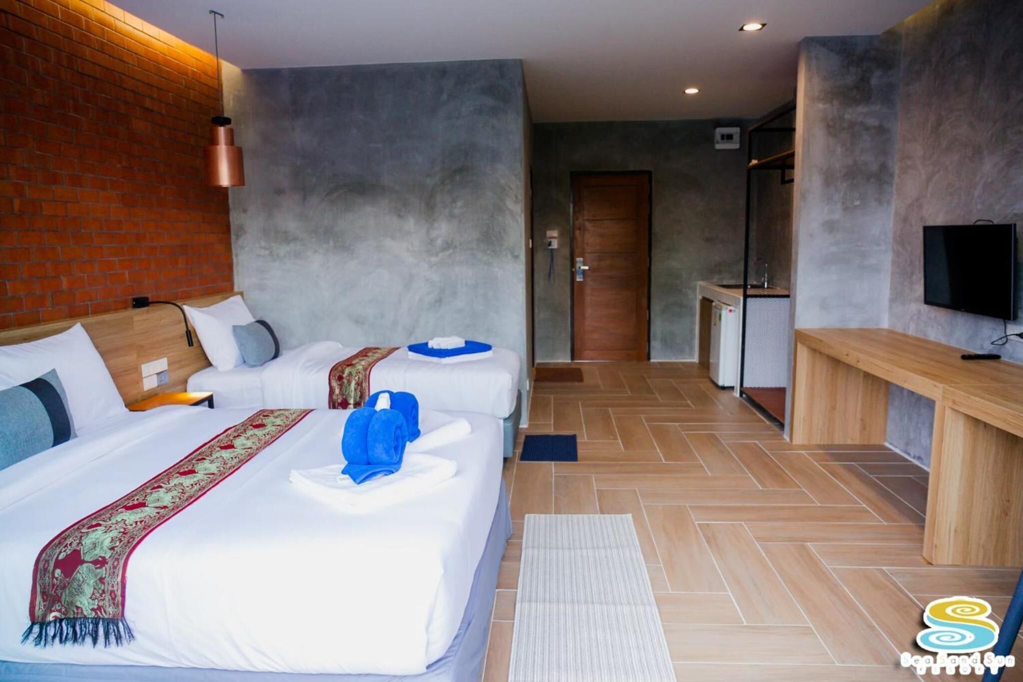 minibar, in-room safe, desk, blackout curtains