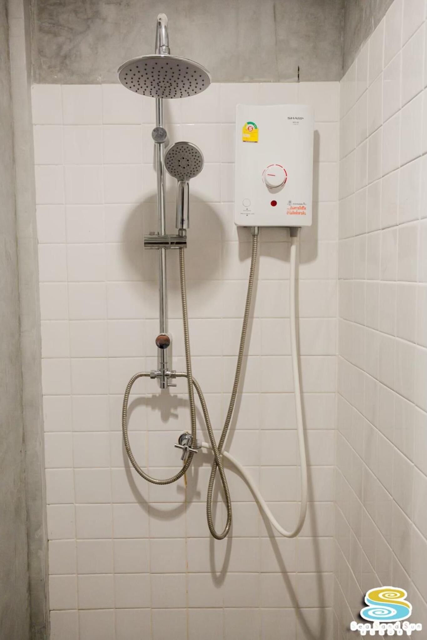 shower, free toiletries, towels