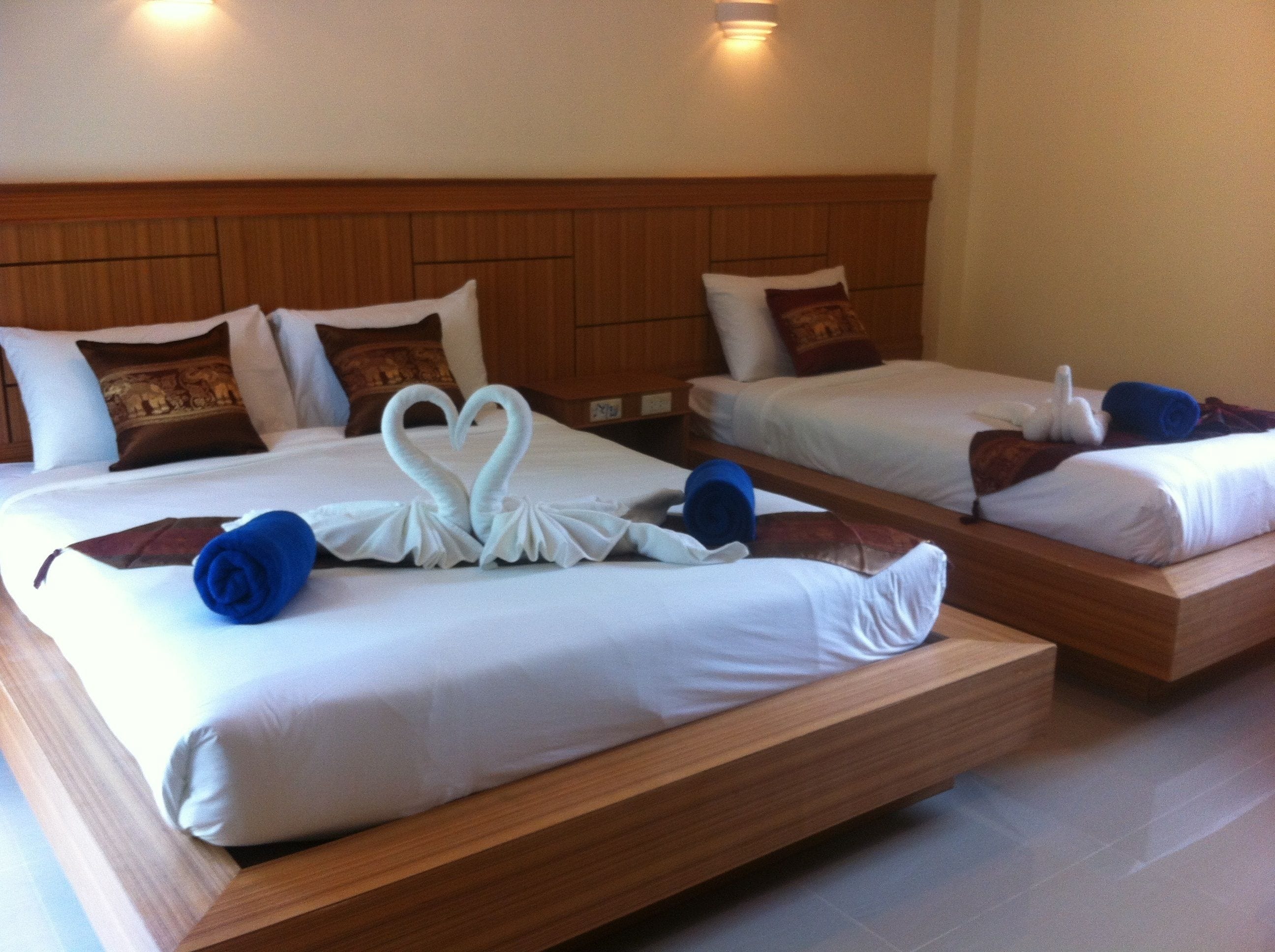 Family Room (Building) | Minibar, caja fuerte, escritorio y cortinas opacas