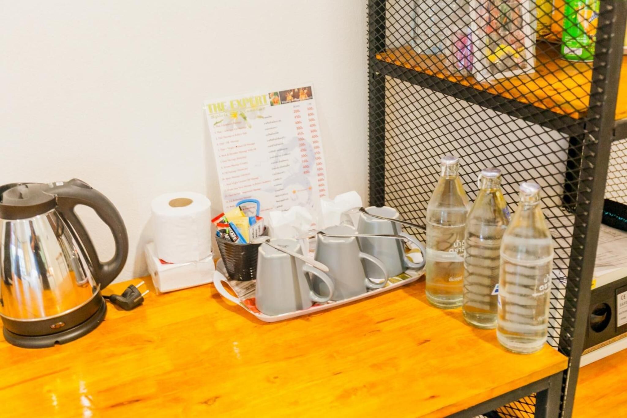 breakfast, lunch, dinner served; seafood, beach views