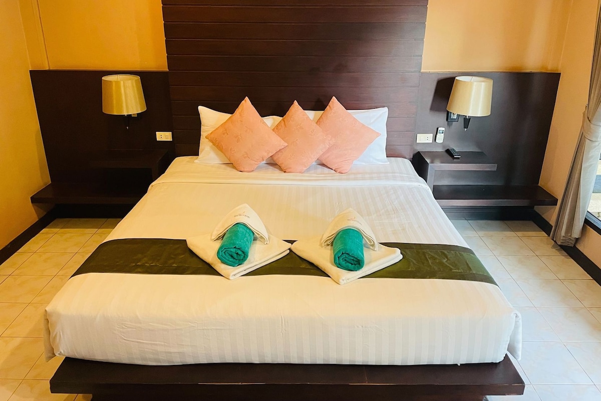 In-room safe, soundproofing, WiFi (free), individually decorated