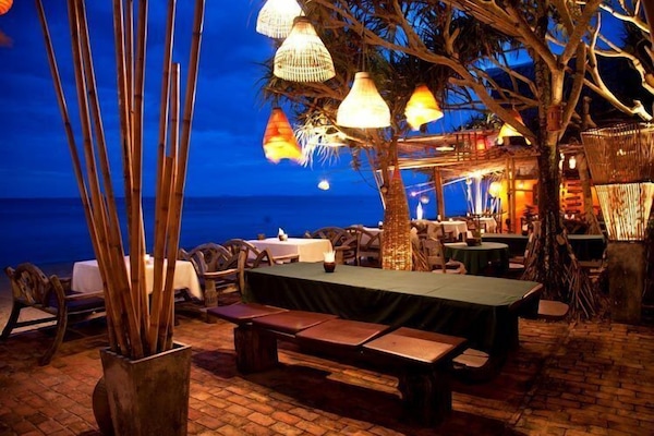 Se sirve cocina tailandesa (con vistas a la playa)