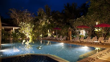 Outdoor pool, sun loungers