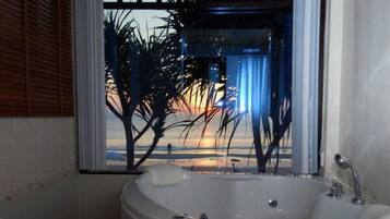 Beach Front Sea view | Deep-soaking bathtub