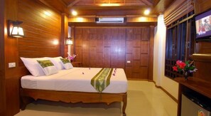 Minibar, in-room safe, blackout curtains, soundproofing - Baan Pakgasri Hideaway (Ko Lanta)