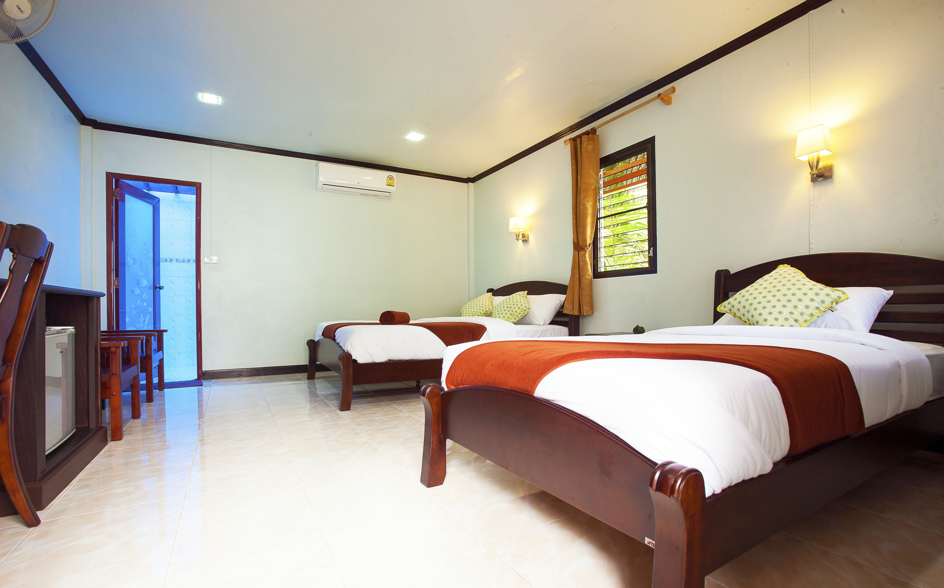 deluxe triple room (family bungalow air-condition) | rollaway beds, free wifi