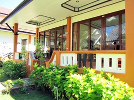 Vila, no jardim | Vista do quarto