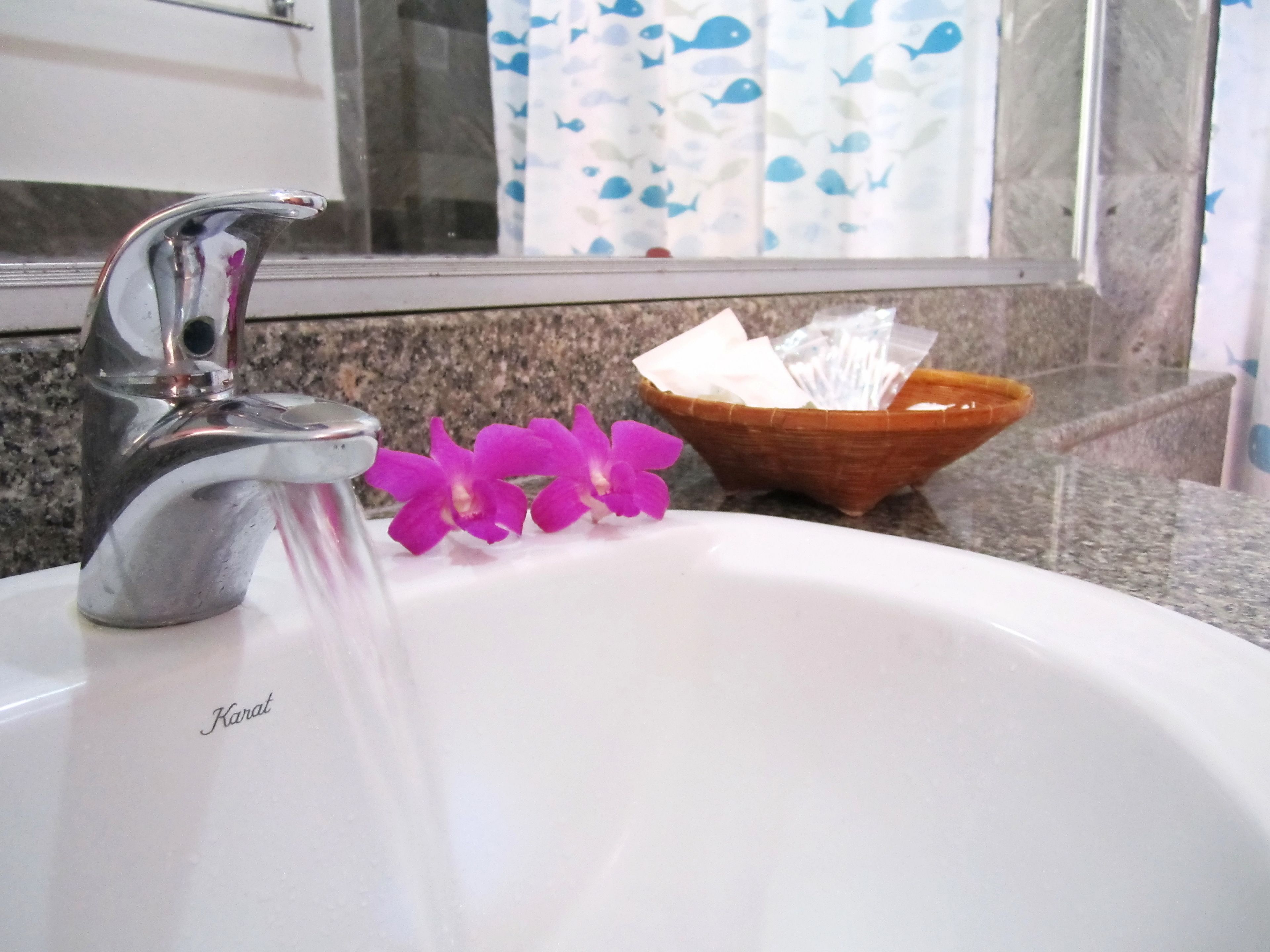 family suite | bathroom | shower, free toiletries, hair dryer, towels