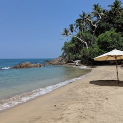 Spiaggia privata, lettini da mare, ombrelloni, teli da spiaggia