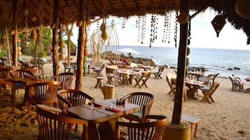 Quầy bar trên bãi biển