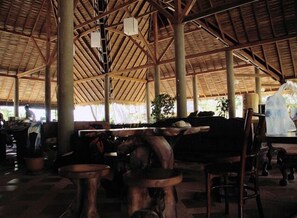 Lobby sitting area - The Narima Bungalow Resort (Ko Lanta)