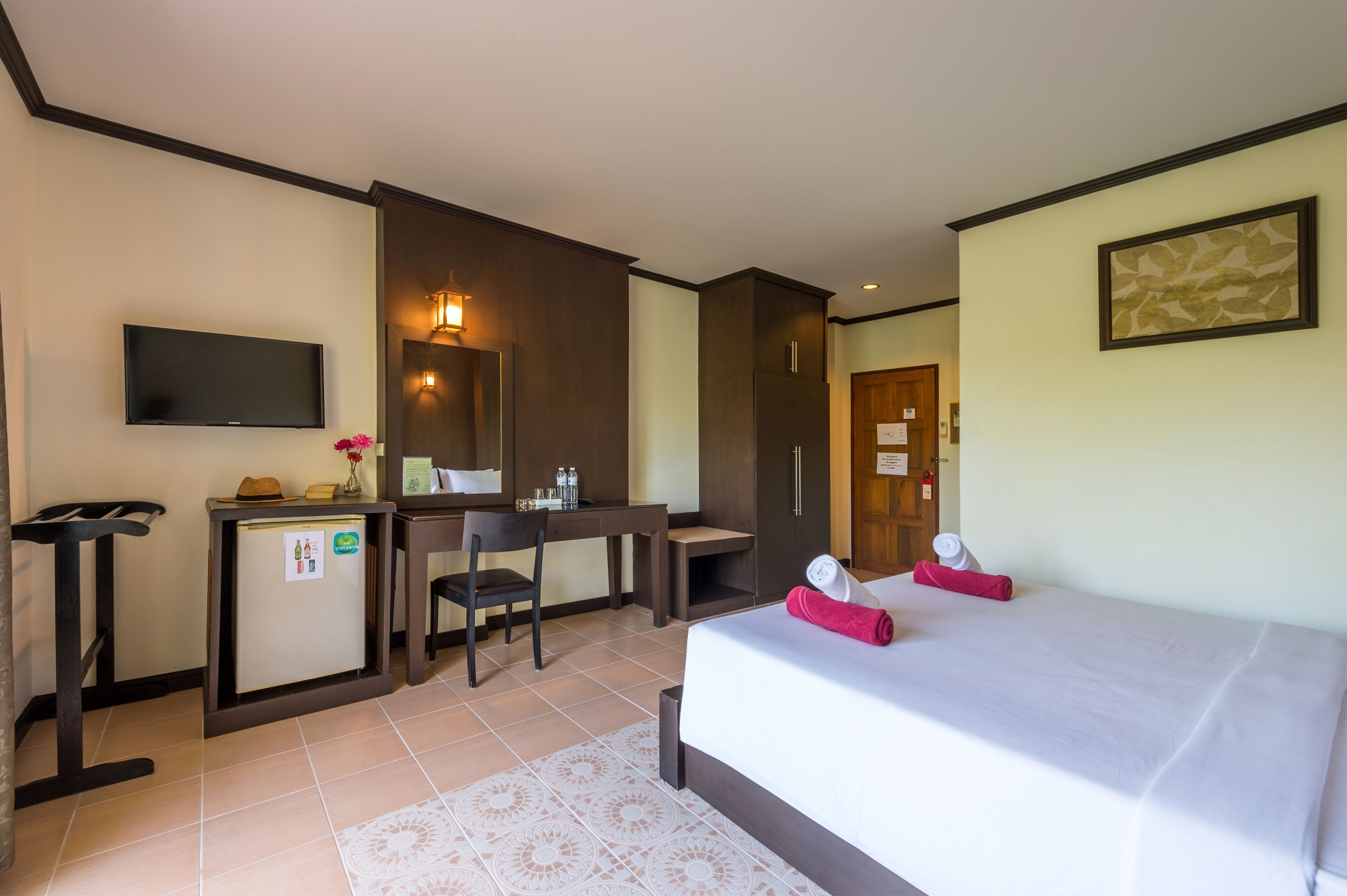 superior double room | in-room safe, desk, free wifi