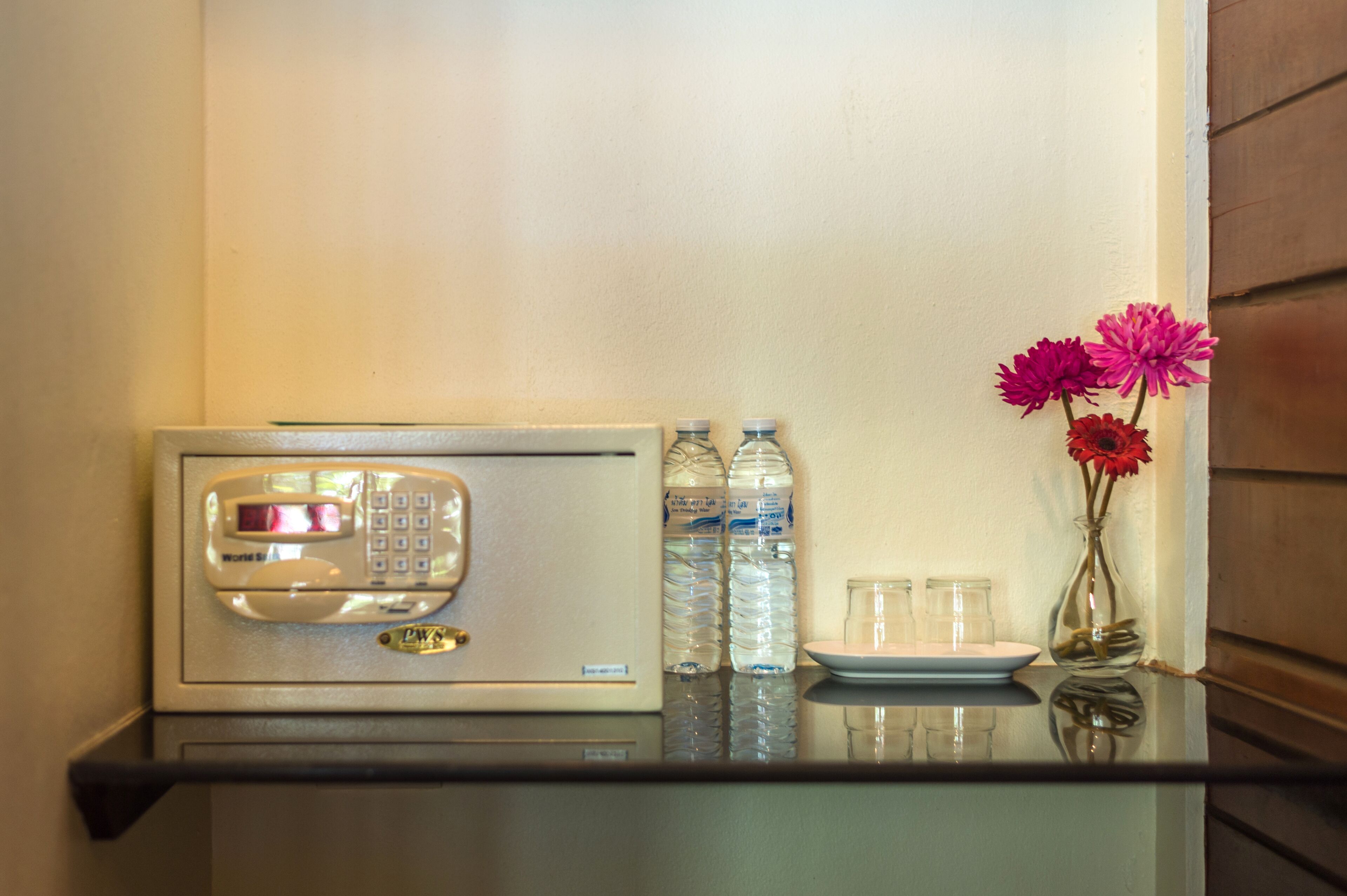 cabin double room | safe