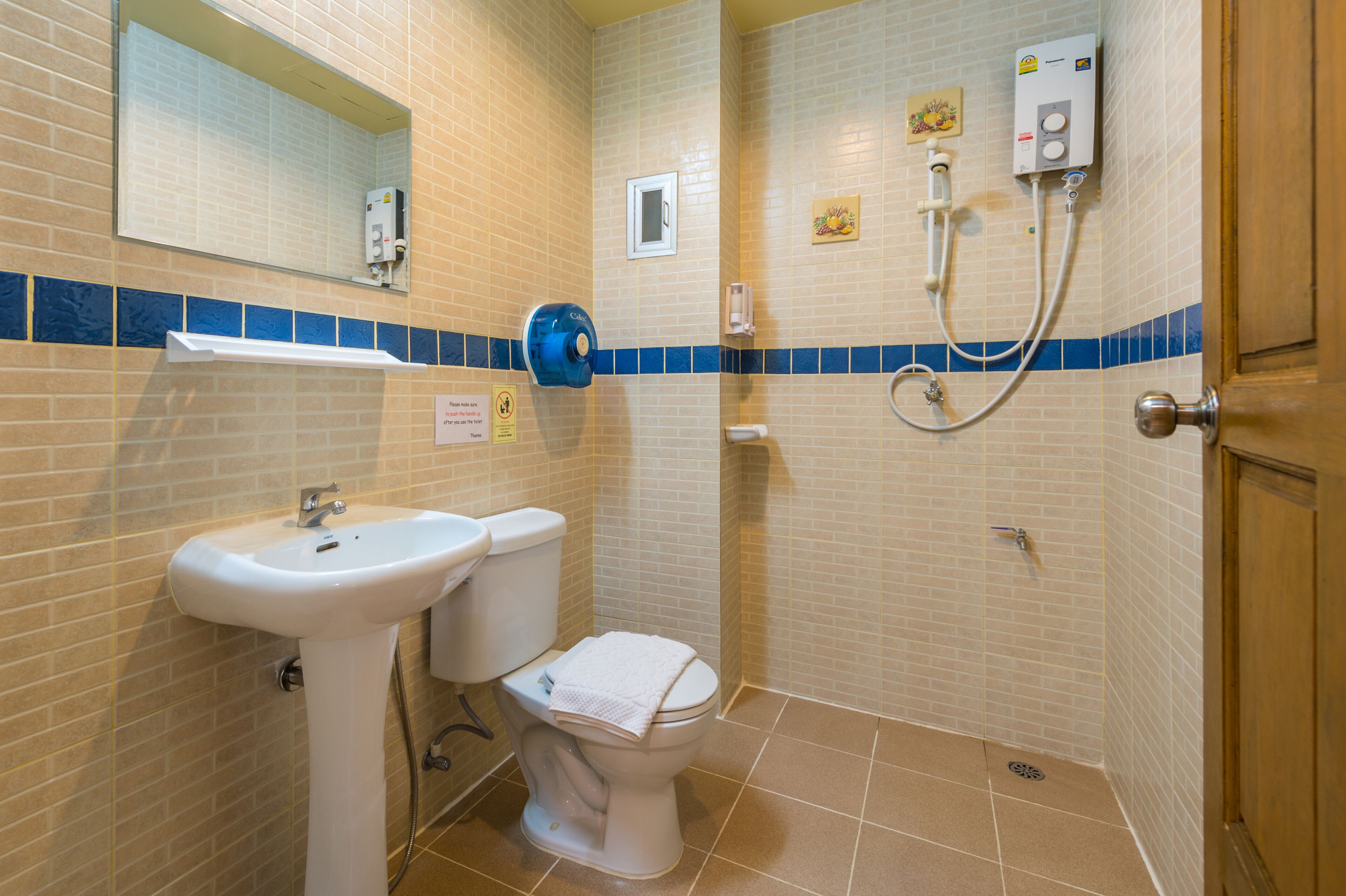 superior twin room | bathroom | shower, towels