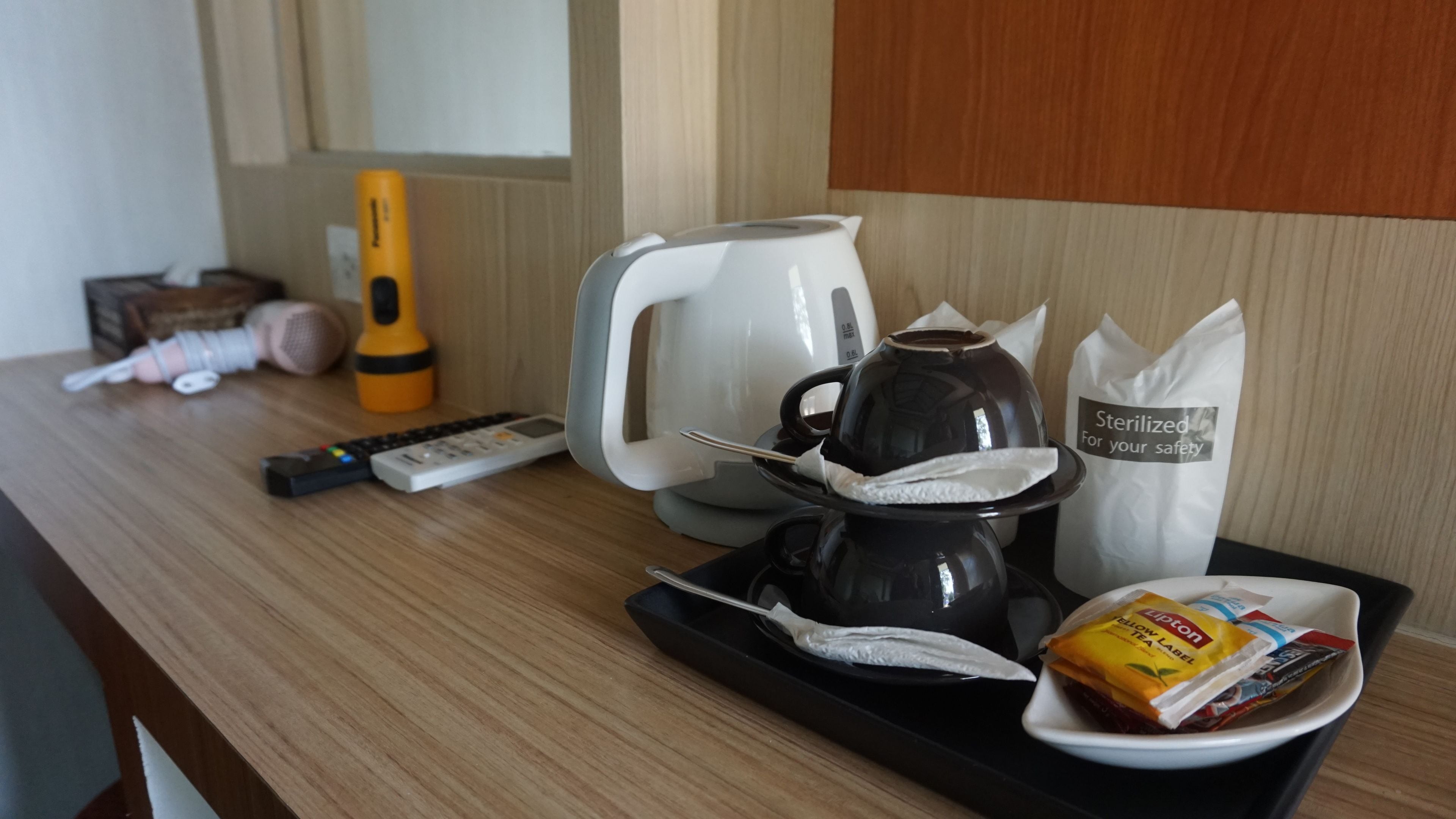 connecting hillside (300 meters from beach) | food and drink