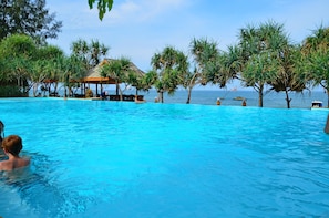 Outdoor pool - Lanta Miami Resort (Ko Lanta)