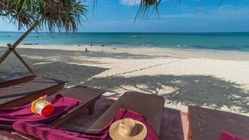 Ubicación a pie de playa, masajes en la playa y bar en la playa