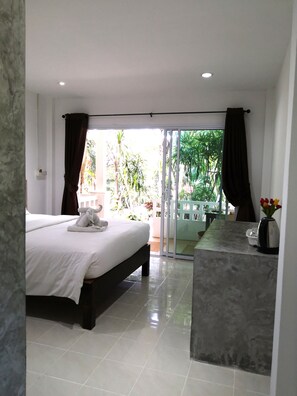 高级房 | 客房内保险箱、遮光窗帘、免费 WiFi、床单