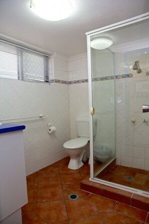 Shower - Harbour Side Resort (Southport)