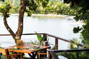 Tempat makan luar