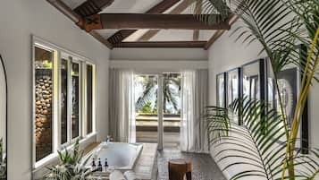 Beachfront Spa Suite | Bathroom | Separate tub and shower, jetted tub, free toiletries, hair dryer