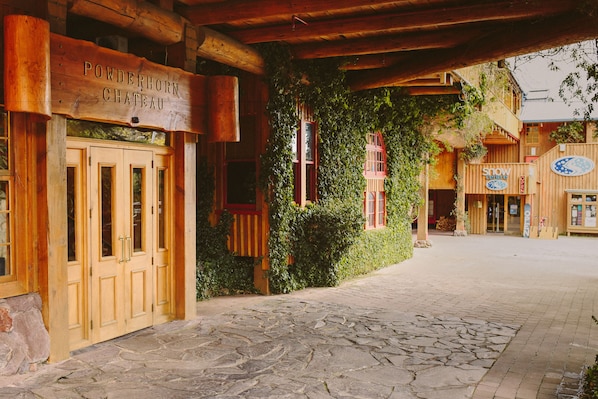 Courtyard - Powderhorn Chateau (Ohakune)