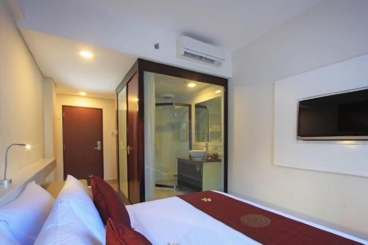 1 quarto, camas Select Comfort, escrivaninha, cortinas blackout