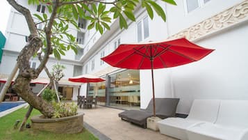 Outdoor pool, pool umbrellas, sun loungers