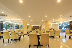 Petit déjeuner continental servi en supplément