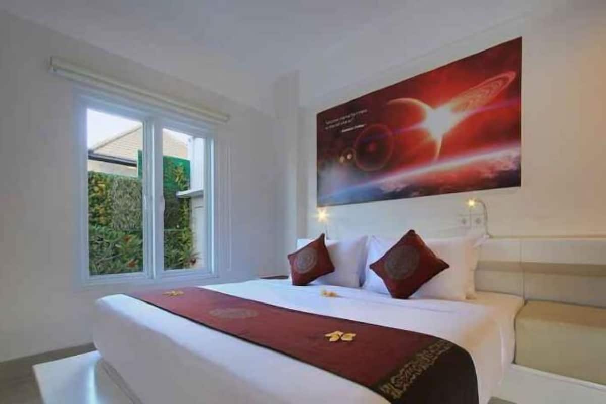 1 bedroom, Select Comfort beds, desk, blackout curtains