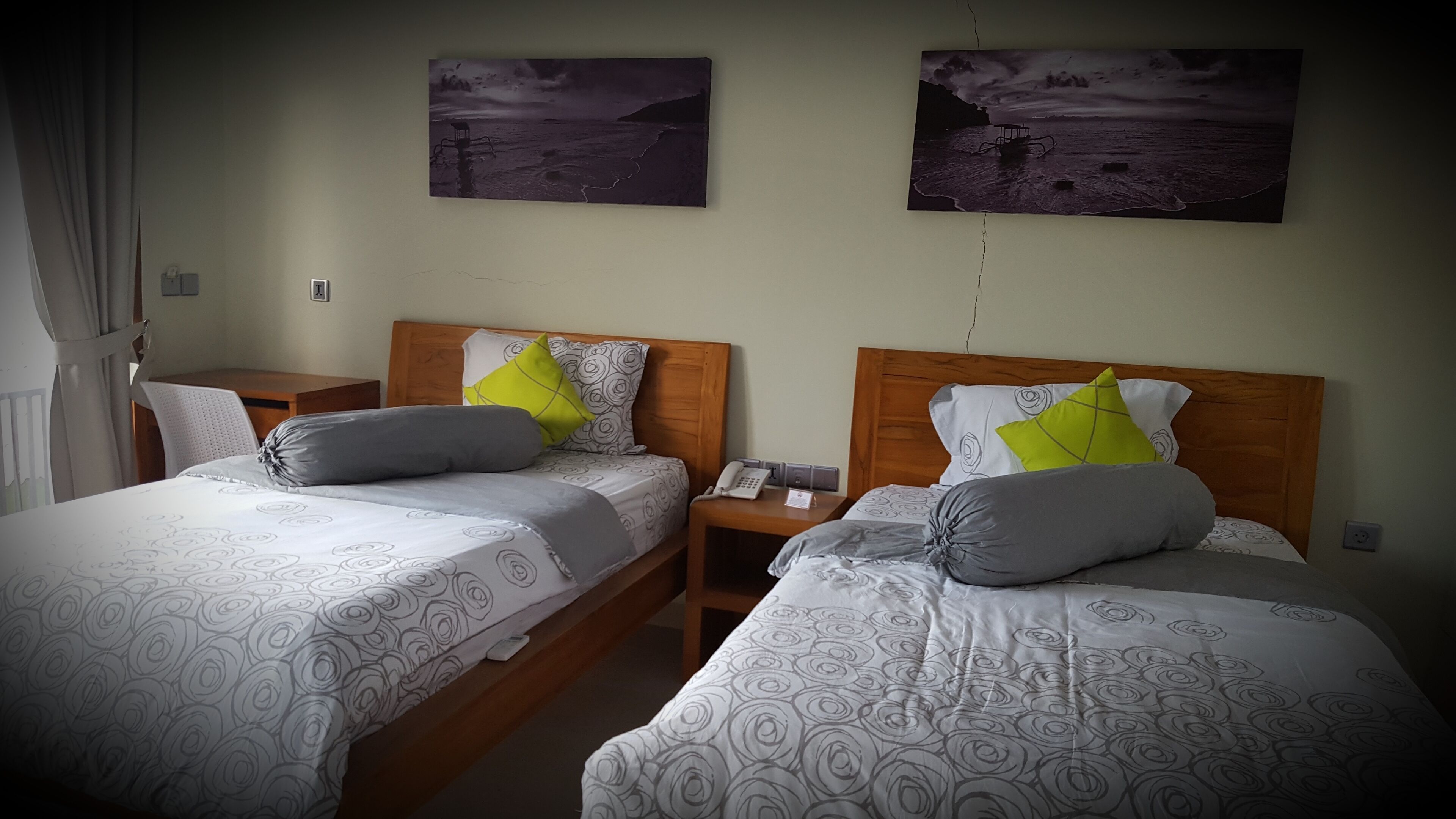 economy twin room, multiple beds | minibar, laptop workspace, free wifi, bed sheets