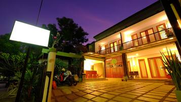 Pintu masuk properti