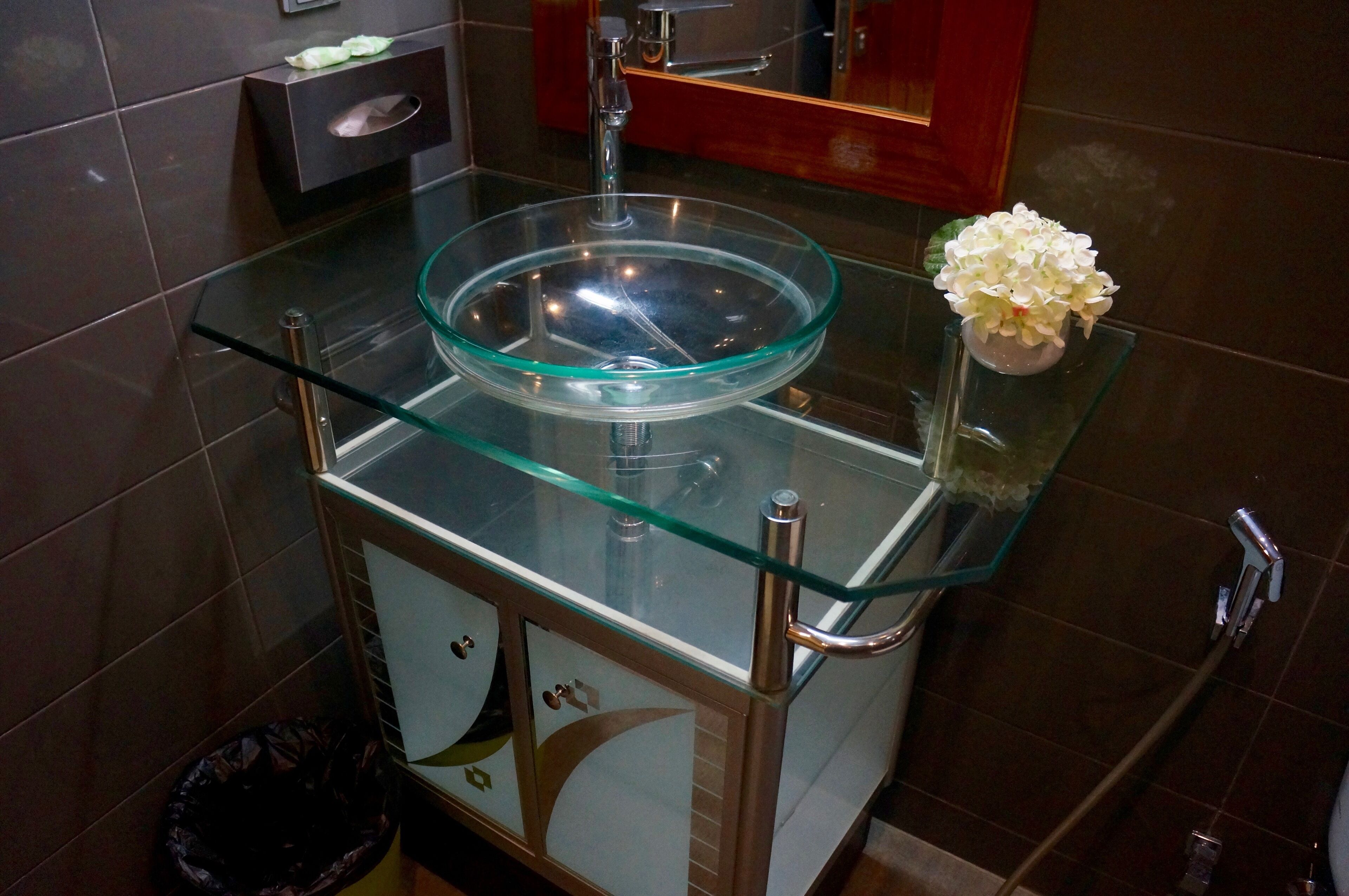 deluxe double room, 1 king bed, ensuite, valley view | minibar, laptop workspace, free wifi, bed sheets