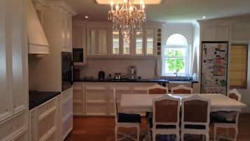 Casa adosada | Servicio de comidas en la habitación