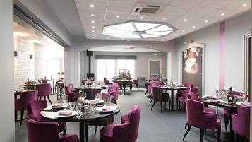 Se sirven desayunos, comidas, cenas y cocina francesa