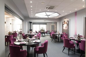 Breakfast, lunch, dinner served; French cuisine - Hôtel de France (Montmorillon)