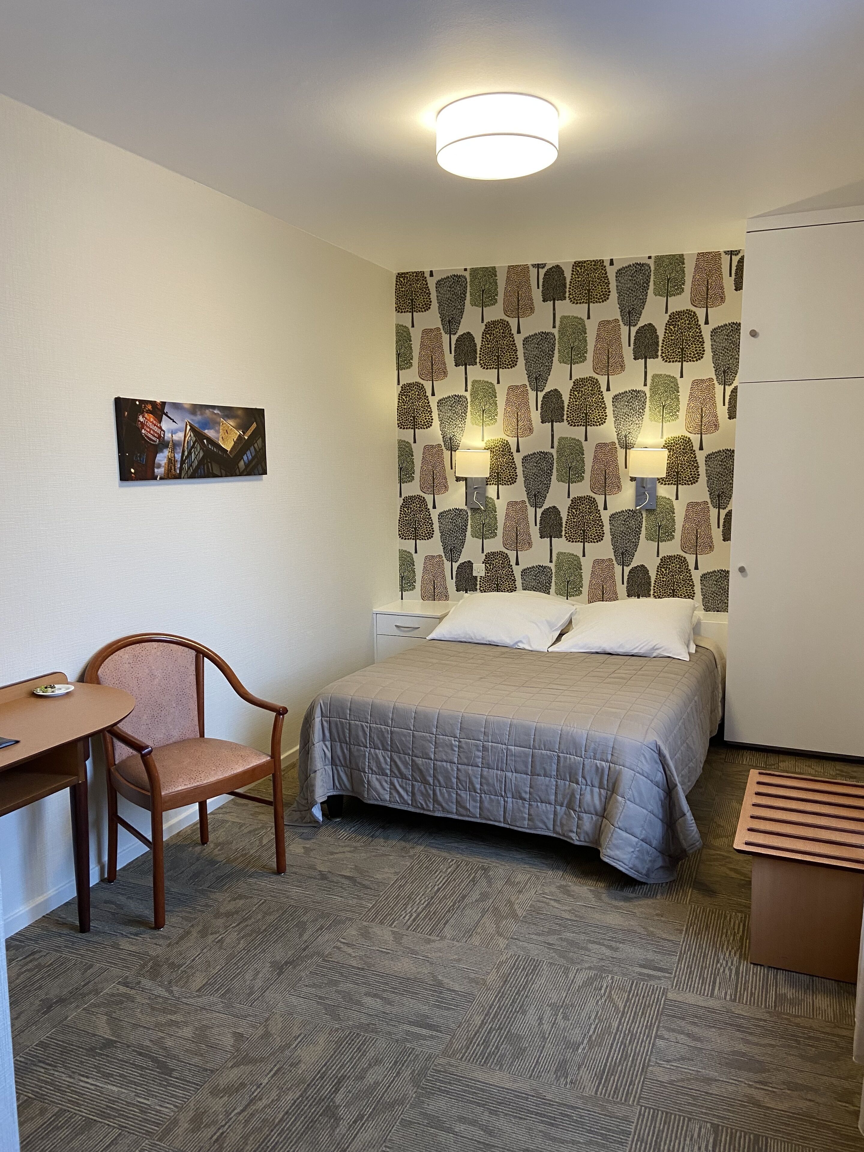 double room | desk, free cots/infant beds, free wifi, bed sheets