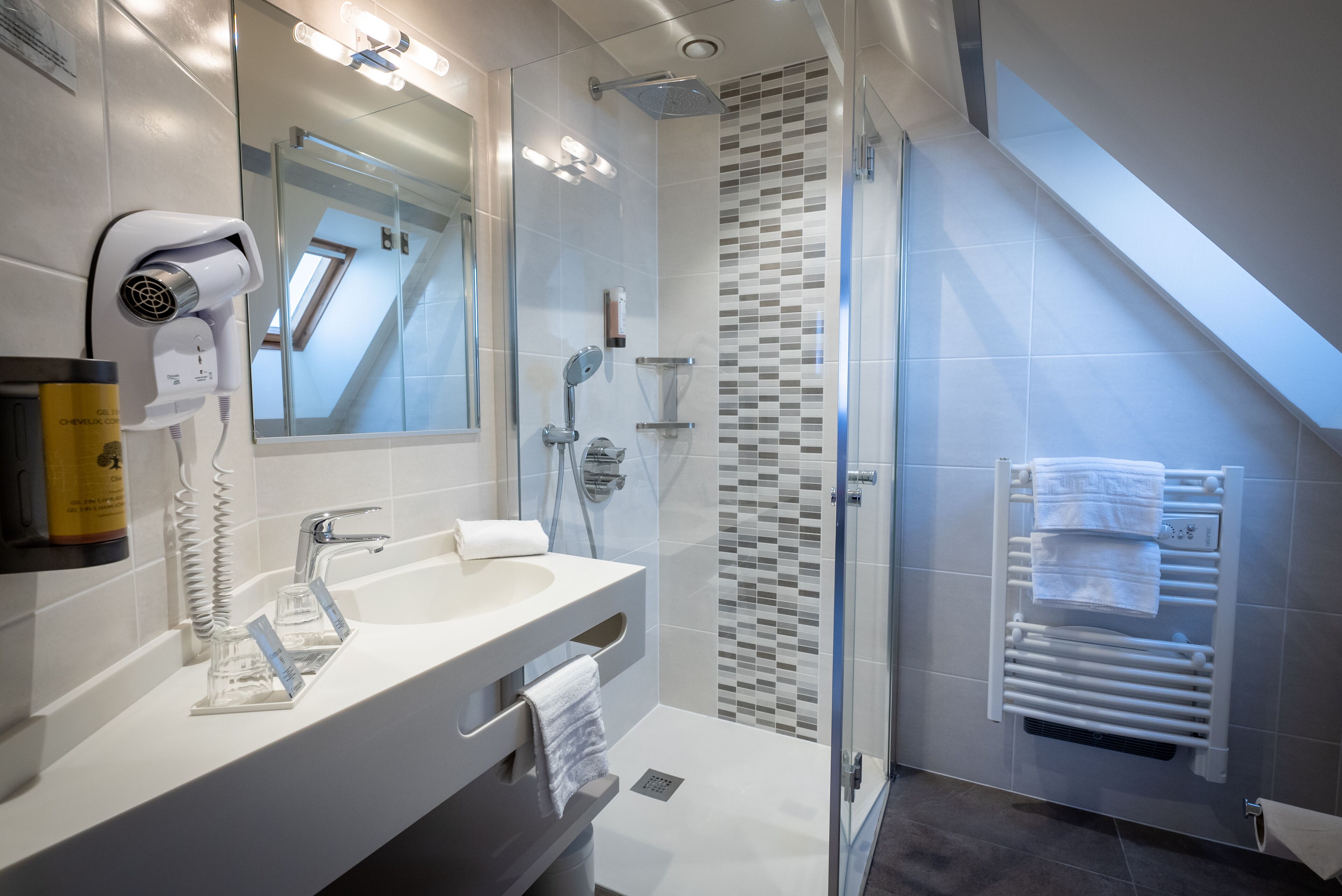 superior room | bathroom | shower, free toiletries, hair dryer, towels