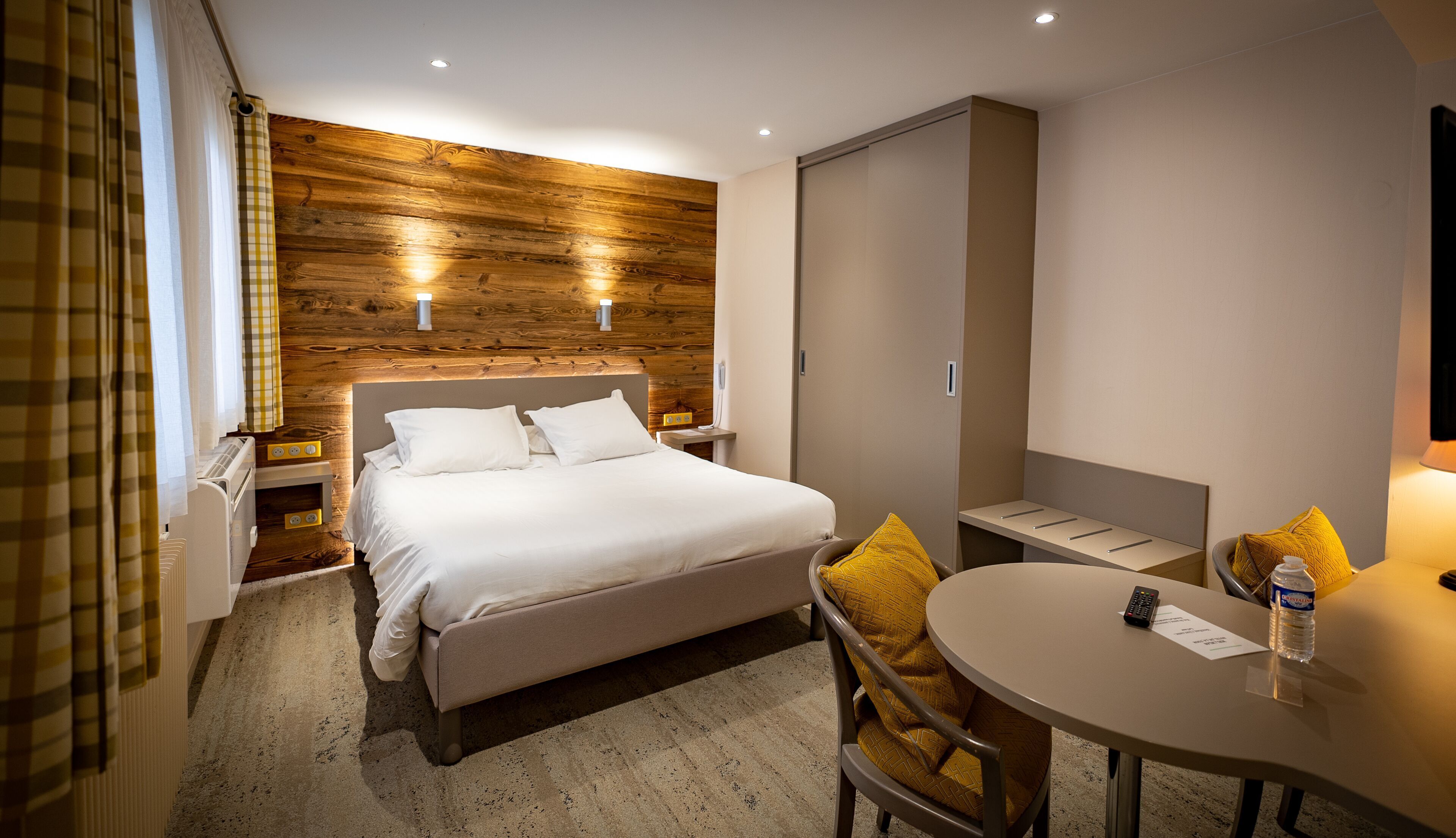 Premium bedding, iron/ironing board, free WiFi, bed sheets