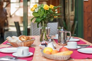 Petit déjeuner buffet servi tous les jours en supplément