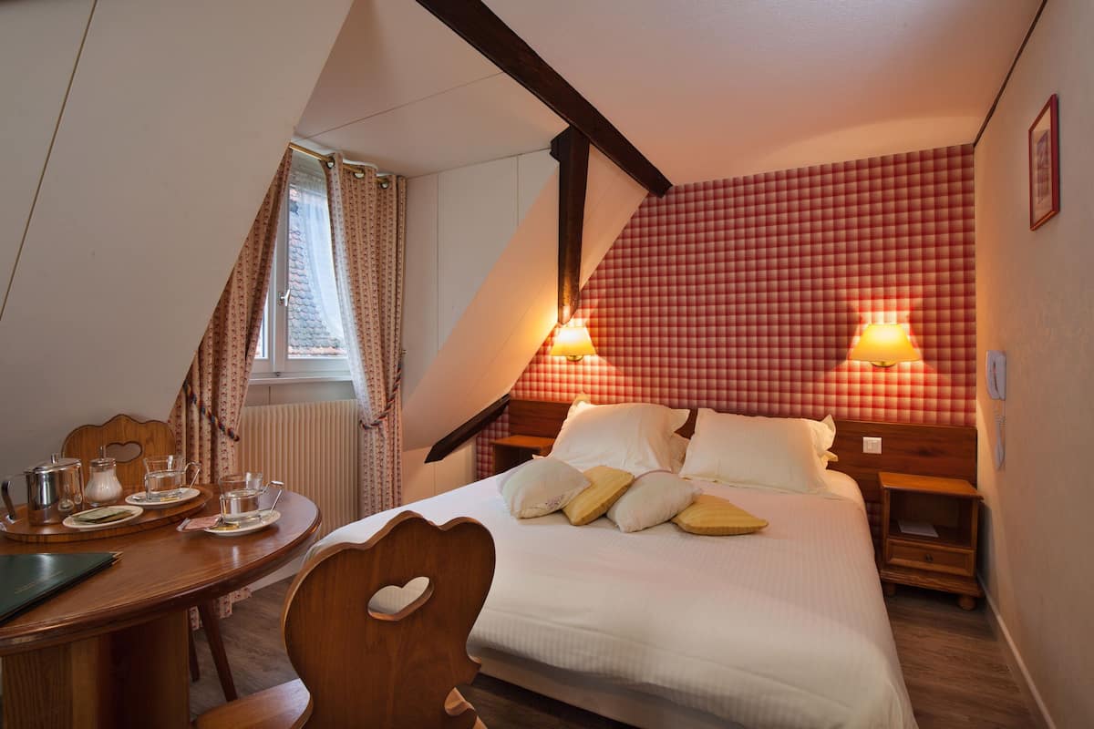 1 bedroom, premium bedding, iron/ironing board, free wifi