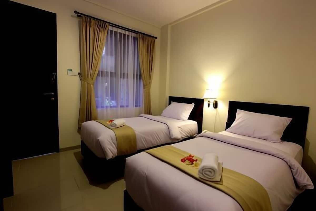 In-room safe, desk, iron/ironing board (on request)